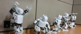 Kleiner selbstgebauter Roboter Wie man mit der Fernbedienung einen Miniroboter baut