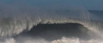 नाइ हार्न समुद्रतट पर सुनामी का वीडियो